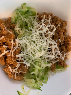 Una foto de Zucchini o Calabacín con carne molida de pavo (Dieta Keto)