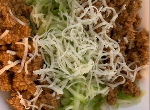 Una foto de Zucchini o Calabacín con carne molida de pavo (Dieta Keto)