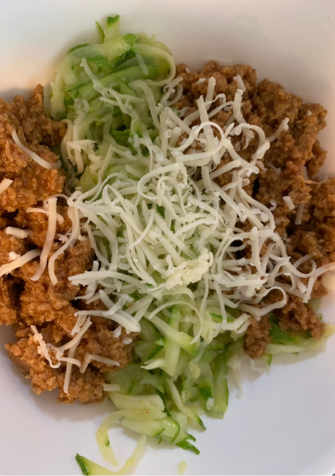 Una foto de Zucchini o Calabacín con carne molida de pavo (Dieta Keto)
