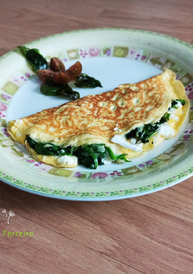 Una foto de Omelette de espinacas y queso de cabra