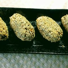 A picture of Moong Sprouts rolls.