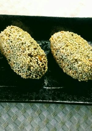 A picture of Moong Sprouts rolls.