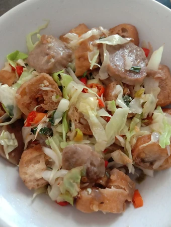 Langkah Mudah untuk Membuat Resep Kol cah pentol dan tau pong yang Uenak Anti Ribet, Mantap