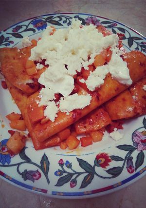 A picture of Guanajuato-Style Enchiladas.