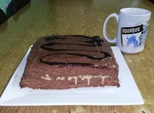 Una foto de Queque de Chocolate en el Microondas Relleno y Cubierto