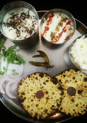 A picture of Missi Roti.