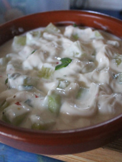 Una foto de Pepino con yogurt griego