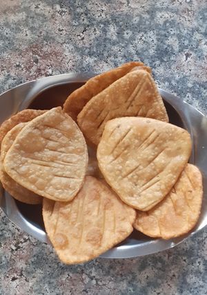 A picture of Khasta.