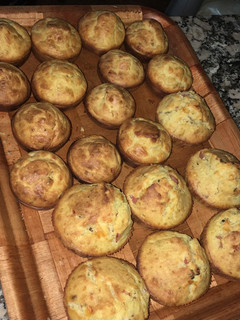 Una foto de Pancitos rellenos de jamón, queso y cebolla 🥖