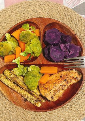 Hình của món (Eatclean) Cá hồi áp chảo - Khoai rau củ.