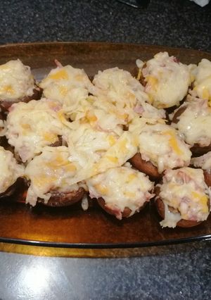 Una foto de Champiñones rellenos de bacon con queso