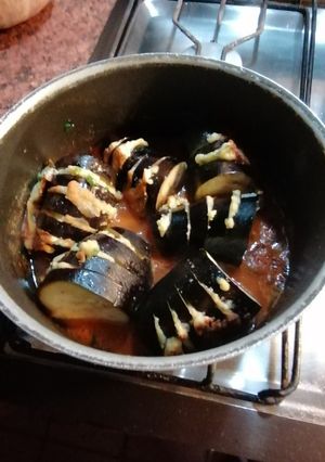 Una foto de Berenjenas rellenas en salsa de tomate