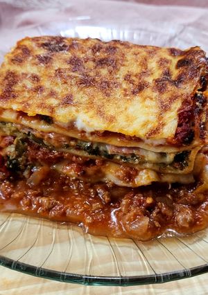Una foto de 🇮🇹🤌🏼 Lasaña tricolor - Acelga + ricotta, jamón + queso, bolognesa 🤌🏼🇮🇹 #Singluten