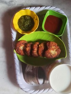 क्रिस्पी आलू टिक्की (Crispy aloo tikki recipe in hindi) रेसिपी मुख्य फोटो