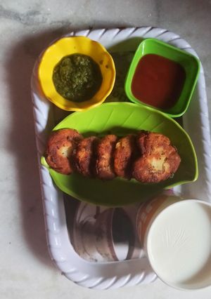 क्रिस्पी आलू टिक्की (Crispy aloo tikki recipe in hindi) रेसिपी मुख्य फोटो