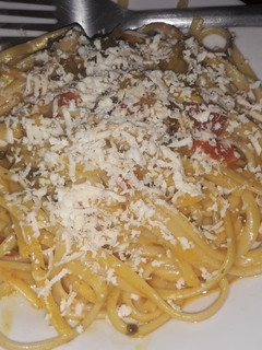 Una foto de Espaguetis con crema 🍝