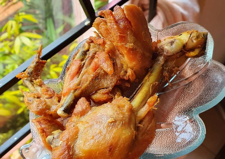 Cara Menghidangkan Ayam goreng bumbu kuning (ayam ungkep) Anti Ribet!
