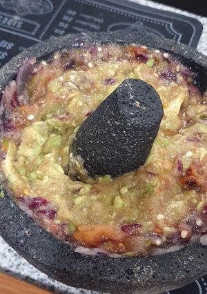 Una foto de Salsa tatemada en Molcajete