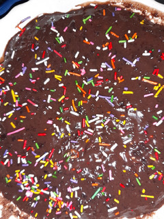 A picture of Mini Chocolate glaze cake in microwave.