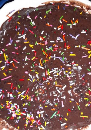 A picture of Mini Chocolate glaze cake in microwave.