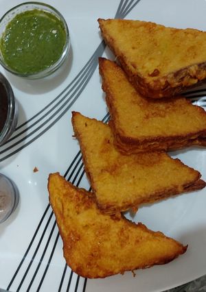 સ્ટ્રીટ સ્ટાઈલ પકોડા (Street style Pakoda Recipe In Gujarati) રેસીપી મુખ્ય ફોટો