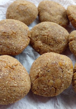 Una foto de Garbansitas - Masitas de harina de garbanzo al curry y naranja