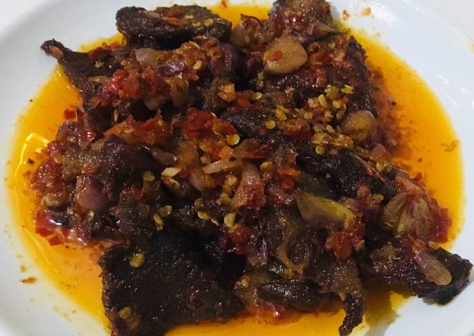 Dendeng Balado Minang (Versi garing dan empuk, versi lado kasar dan males nguleg)