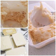 A picture of Vanila Cake with Melted Cheese topping.