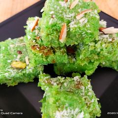 A picture of Coconut mawa burfi.
