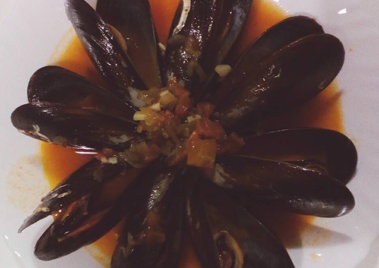 Easiest Way to Make Super Quick Homemade Mussels In Spicy Sauce