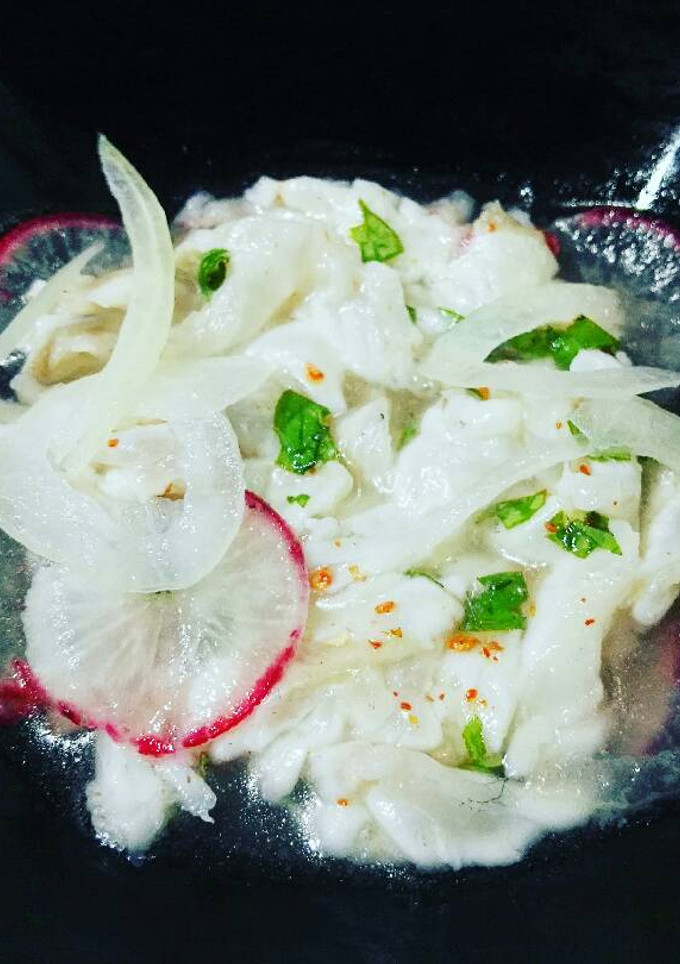 Una foto de Ceviche de lubina