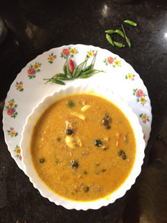 காய்ந்த சுண்டவத்தல் பூண்டு குழம்பு(sunda vathal kulambu recipe in tamil) செய்முறை முக்கிய புகைப்படம்