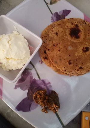 A picture of Missa(mixed) paratha.