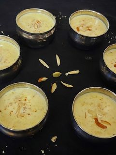 ரைஸ் ஃபிர்னி(rice phirni recipe in tamil) செய்முறை முக்கிய புகைப்படம்
