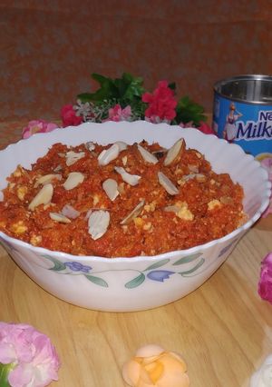 गाजर की हलवा (Gajar ka halwa recipe in HIndi) रेसिपी मुख्य फोटो