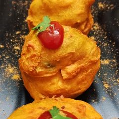 A picture of Stuffed capsicum pakode.