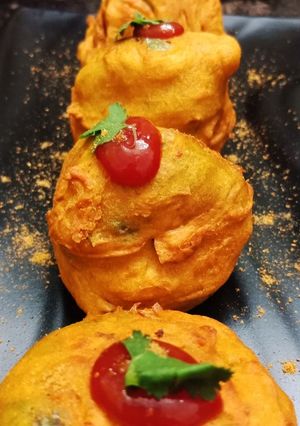 A picture of Stuffed capsicum pakode.