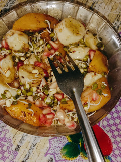 स्प्राउट्स फ्रूट्स सलाद (Sprouts fruit salad recipe in Hindi) रेसिपी मुख्य फोटो