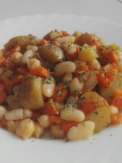 Una foto de Ensalada de patatas panaderas 🍲