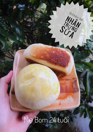 Hình của món Bánh mì nhân trứng sữa.