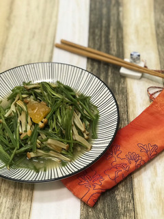 鳳梨醬炒山茶菇與水蓮 的食譜成品照片