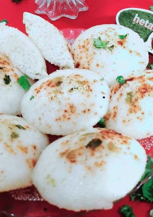 રવા ઇડલી (Rava Idli Recipe In Gujarati) રેસીપી મુખ્ય ફોટો