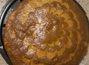 Una foto de 🍰 Bizcochuelo marmolado!! Súper fácil y económico. Esponjoso y húmedo😸👌
