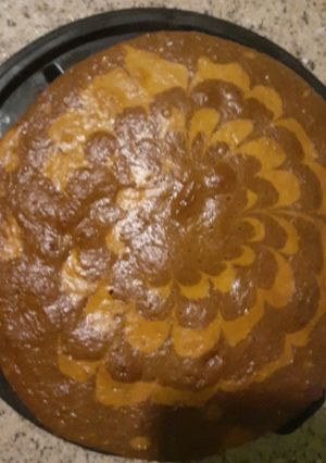 Una foto de 🍰 Bizcochuelo marmolado!! Súper fácil y económico. Esponjoso y húmedo😸👌