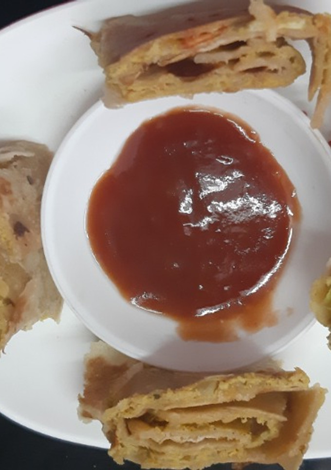 முட்டை சப்பாத்தி ரோல் செய்முறை முக்கிய புகைப்படம்