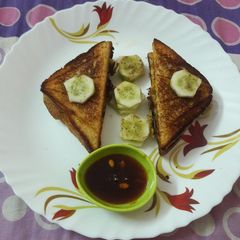 A picture of Aloo capsicum sabji ke sandwiches.