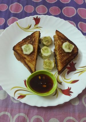 A picture of Aloo capsicum sabji ke sandwiches.
