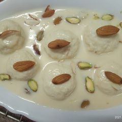 Rabdi Rasgulla A picture of Rabdi Rasgulla.