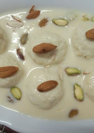 A picture of Rabdi Rasgulla.