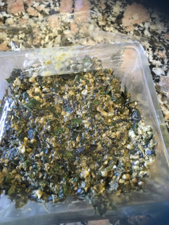 Una foto de Pesto de albahaca con nueces peladas